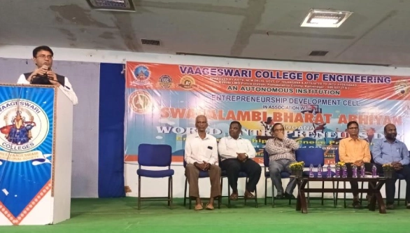 Indrasen Reddy Inspiring Students At Vaageswari College